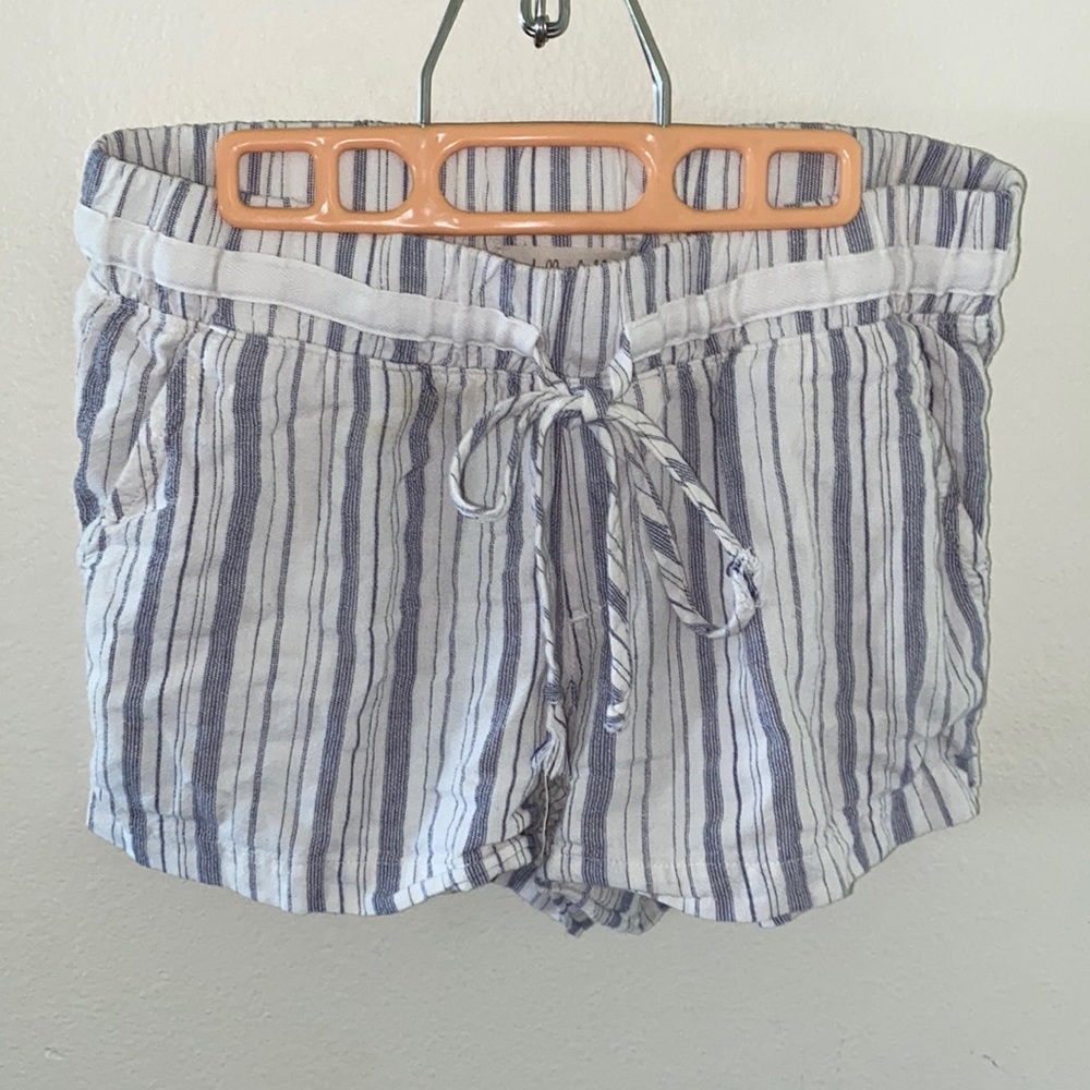 Stripped linen shorts